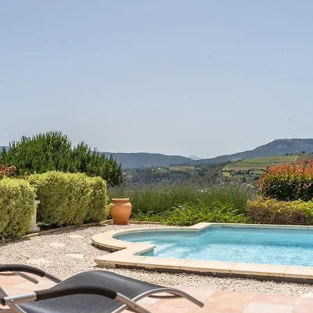 Spacious With Private Swimming Pool *