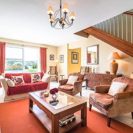 Villa Spacious With Private Swimming Pool *