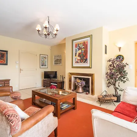 Spacious With Private Swimming Pool Villa