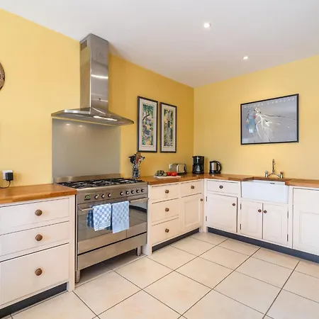 Spacious With Private Swimming Pool Villa