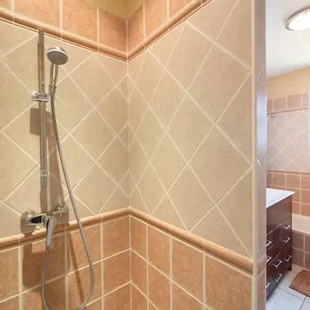 In With Private Pool & Mountain Views