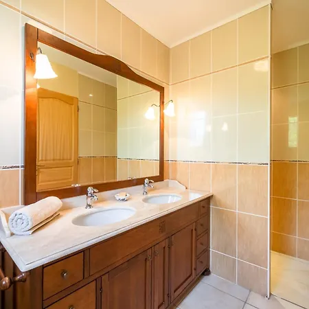 In With Private Pool & Mountain Views Villa *